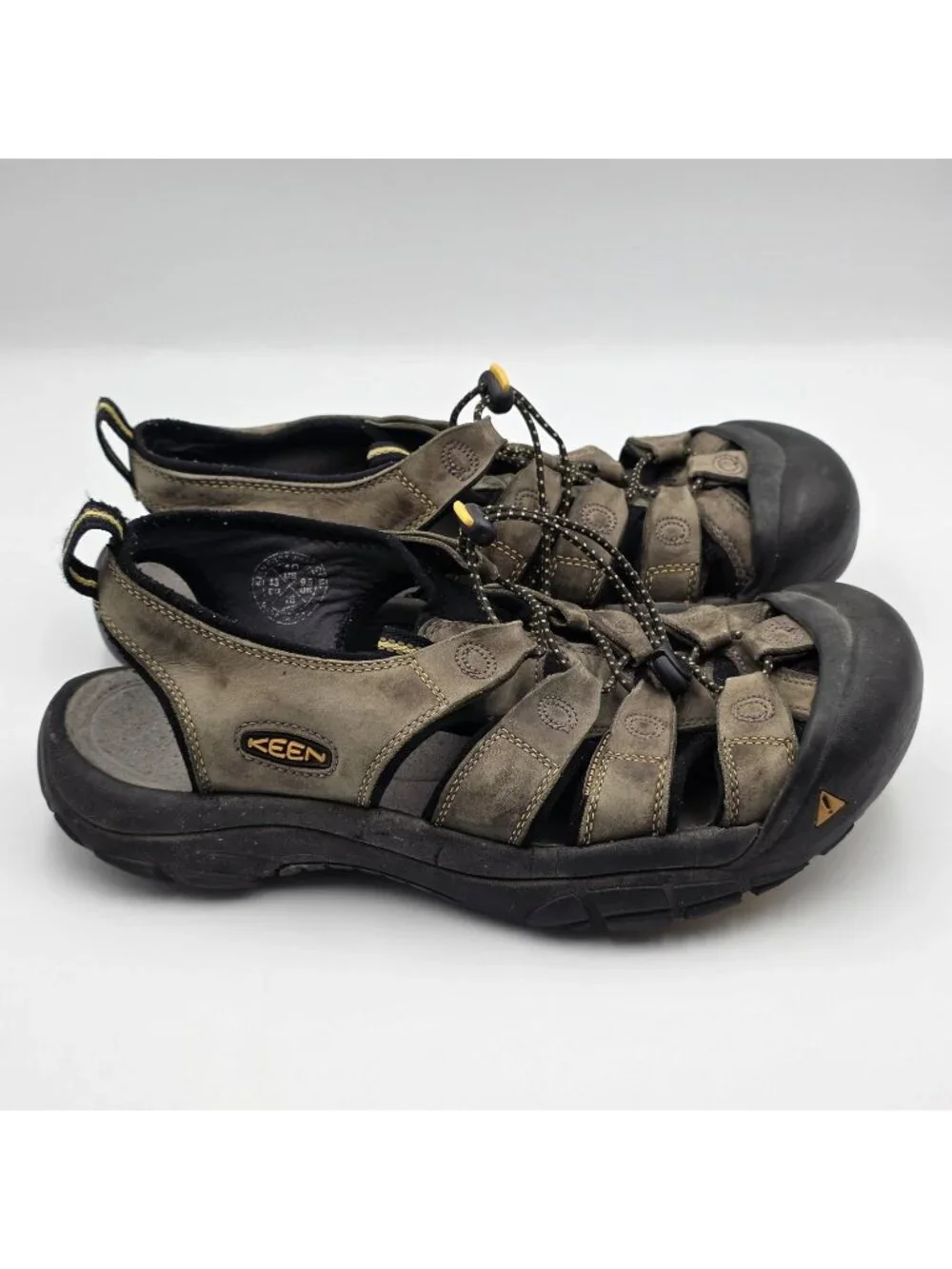 KEEN Newport Mens 10 Brown Nubuck Leather Hiking Sport Sandals Waterproof